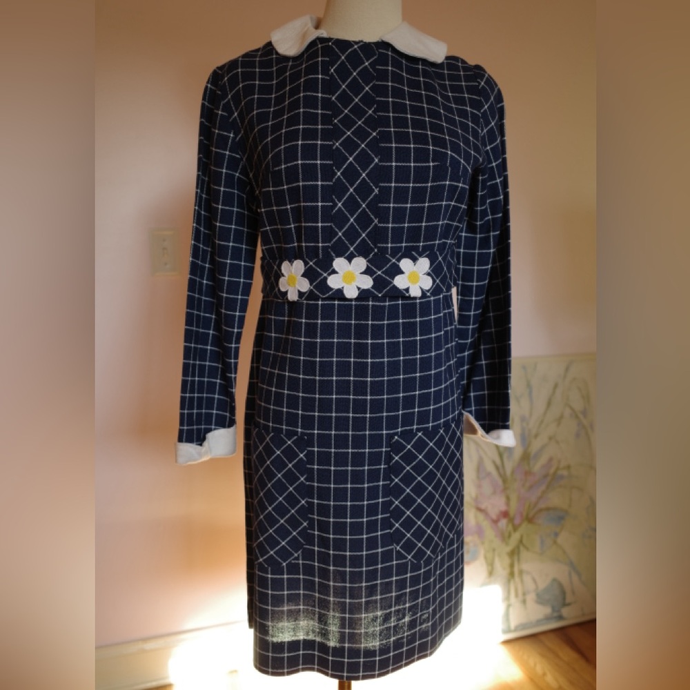 Vintage 1960s mini dress with Daisy belt
